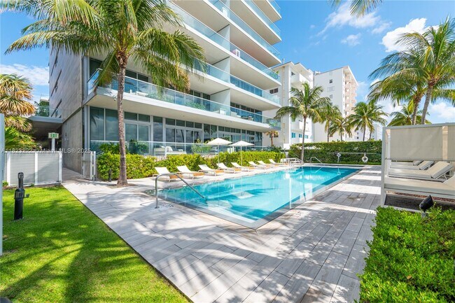 Building Photo - 321 Ocean Dr