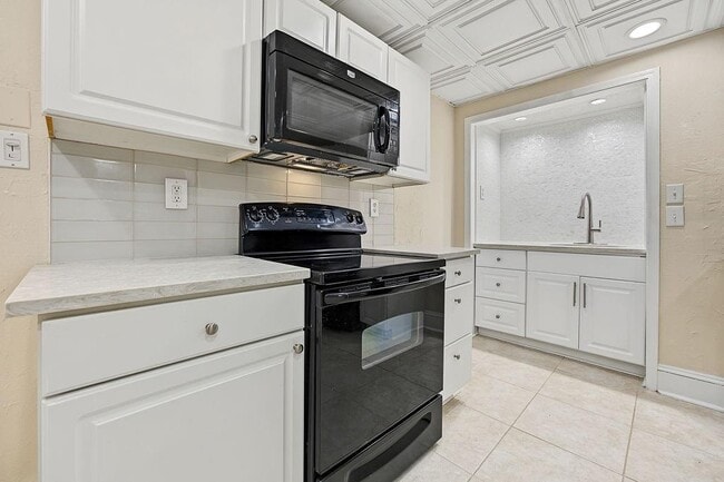 Building Photo - 2132 Dunwoody Glen