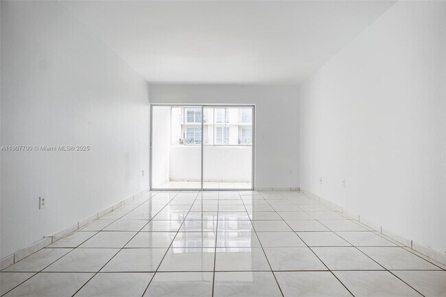 Building Photo - 750 NW 43rd Ave