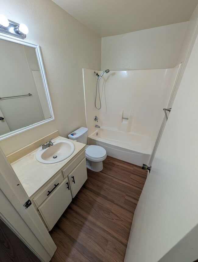 Building Photo - 926 Oleander St