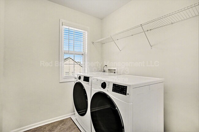 Building Photo - 1569 Cambria Ct