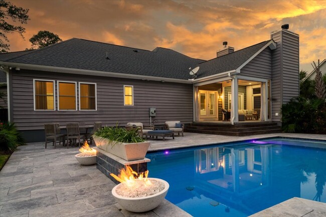 Building Photo - 1005 Mt Whitney Dr