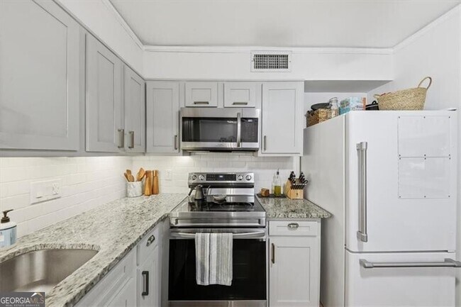 Building Photo - 133 Woodmere Square NW