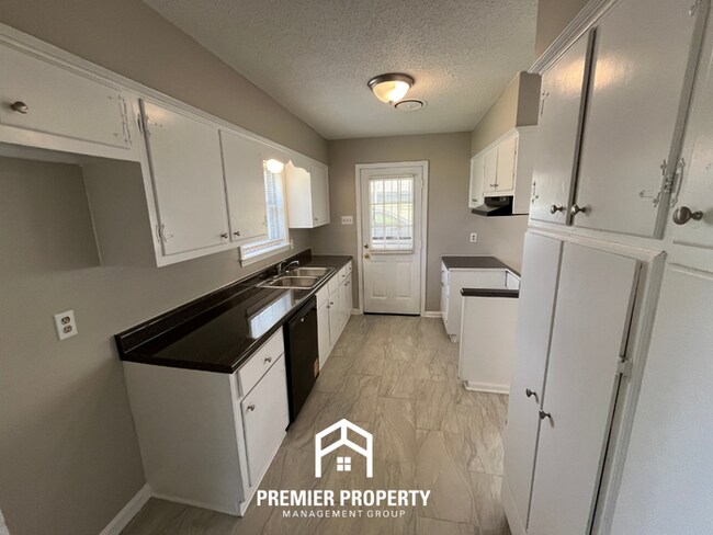 Building Photo - Spacious 3BR/2BA Whitehaven Home | 1,700+ SQ FT, Hardwood & Brick Fireplace