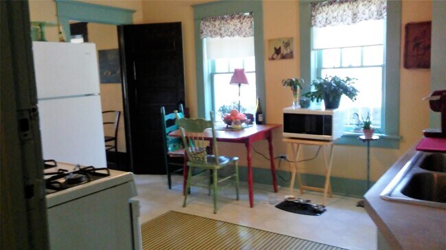 Building Photo - 1701 Sylvester Rd