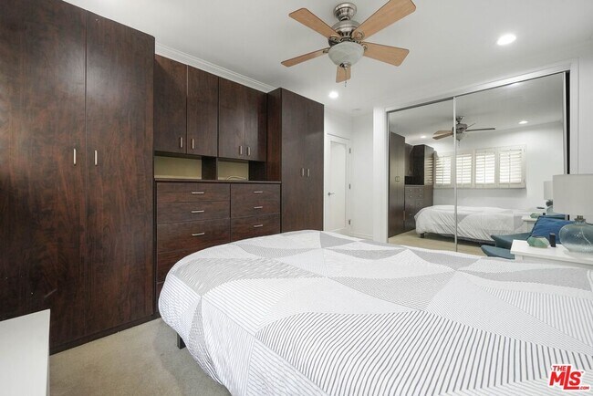 Building Photo - 924 5th St