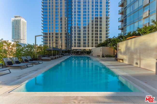 Building Photo - 1155 S Grand Ave