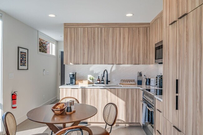 Building Photo - 4205 Evanston Ave N