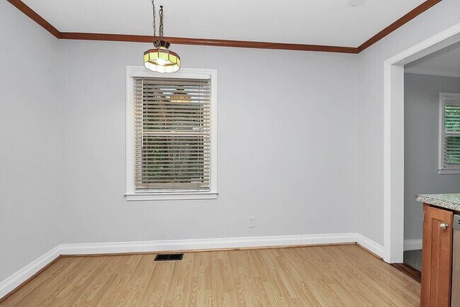 Building Photo - Charming 2BD/1BA Bungalow in Bradley Hills!