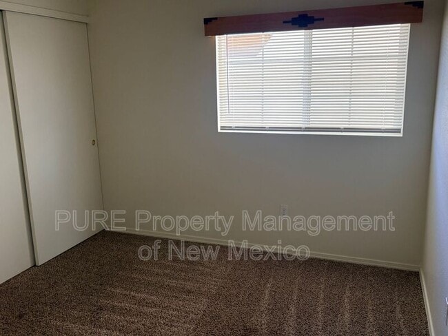 Building Photo - 404 Desert Rock Dr SW