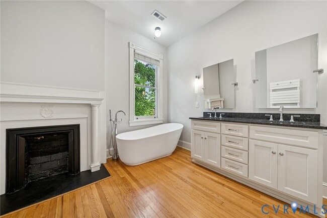 Building Photo - 1801 Grove Ave