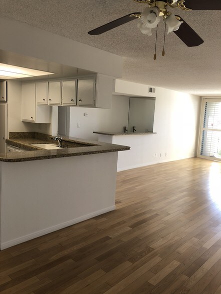 Building Photo - 1233 Amherst Ave