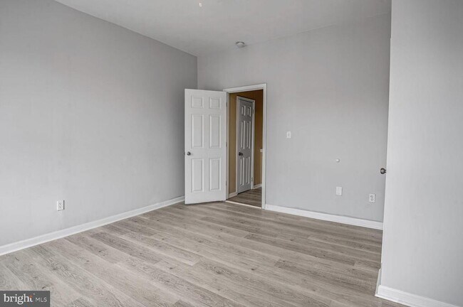 Building Photo - 1684 Darley Ave