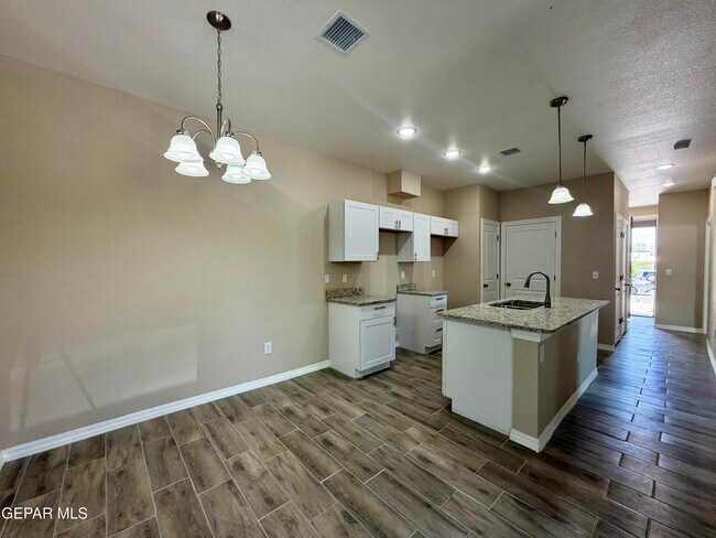 Building Photo - 125 Palma Dr