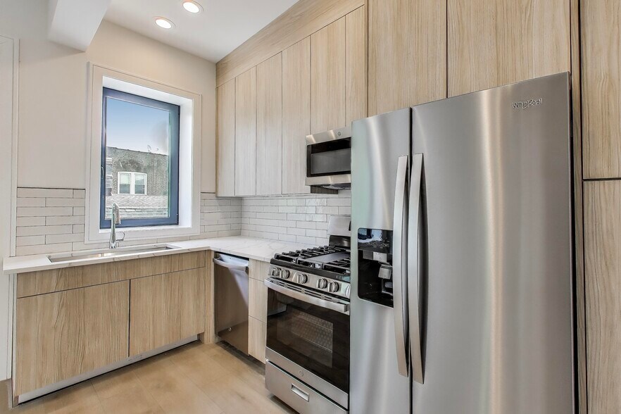 Building Photo - 2023 N Drake Ave