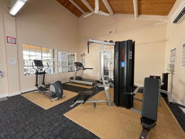 Building Photo - 545B Mananai Place Unit #28