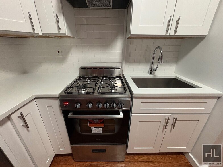 Building Photo - YORK AVENUE