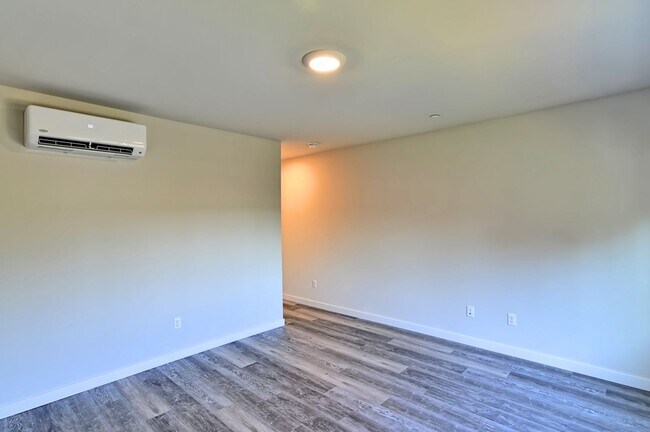Building Photo - Brand New Luxury Townhomes