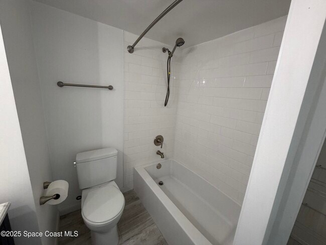 Building Photo - 5000 Ocean Beach Blvd