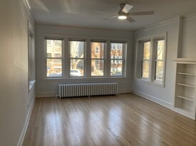 Building Photo - 2433 W Dakin St