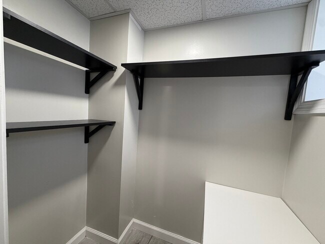 Building Photo - 320-322-322 Wood St