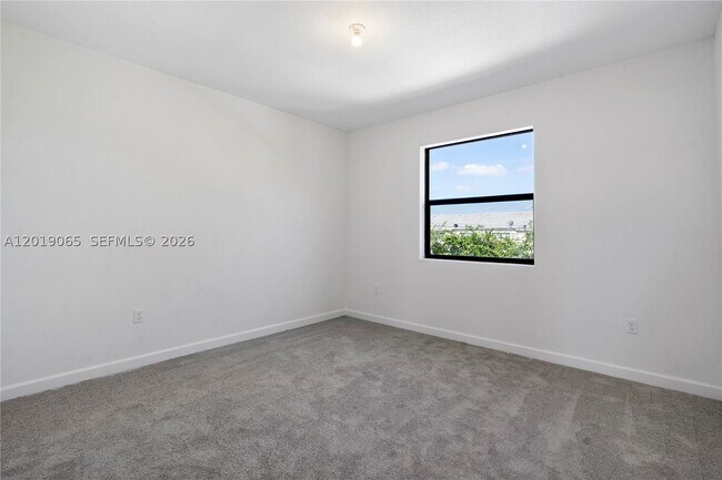 Building Photo - 4957 Oakmont Dr