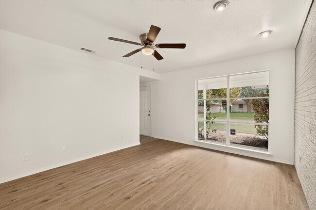 Building Photo - 802 Wisteria Way