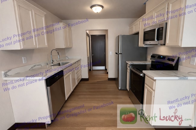 Building Photo - CFC (Russell)-Spanaway Duplex