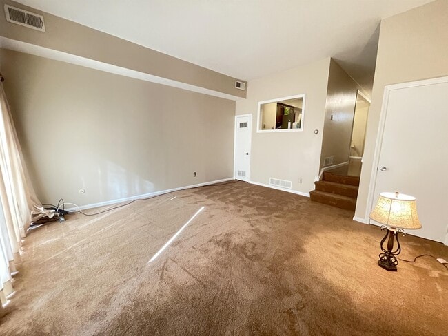 Building Photo - 648 Carriage Cir