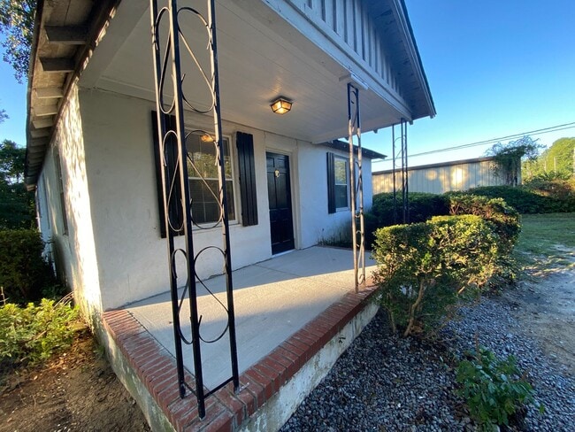 Building Photo - Northeast Home