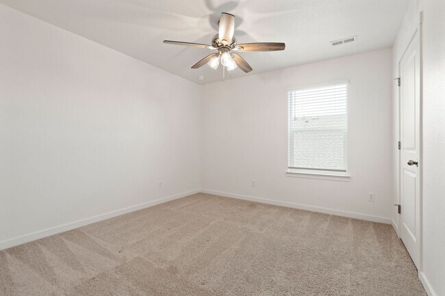 Building Photo - Ideally Located Modern 4-Bedroom Home