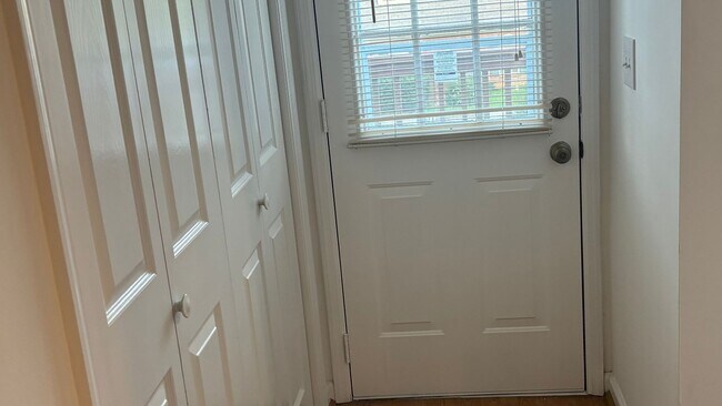 Building Photo - 905 Park Pl NE