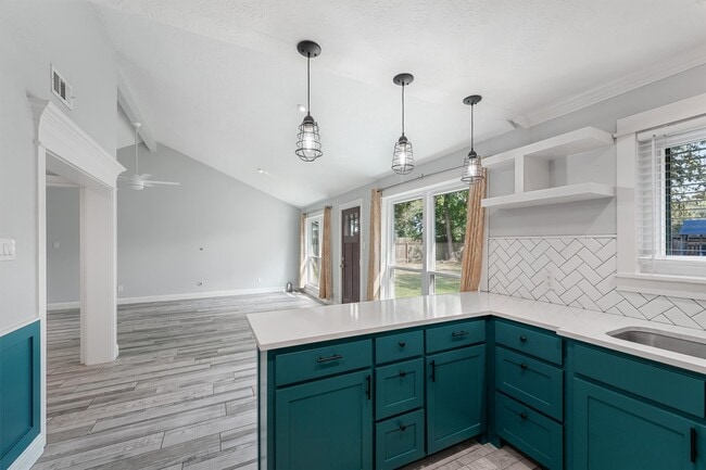 Building Photo - 16906 Rolling Acres Dr