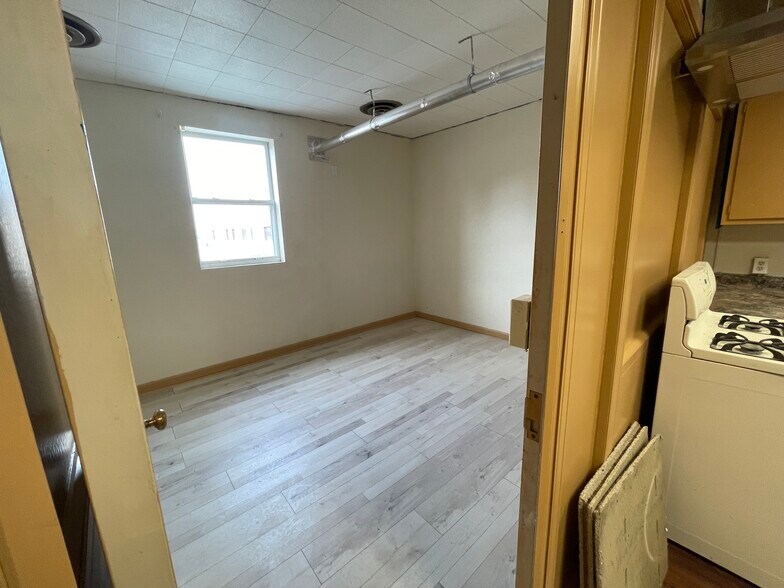 Building Photo - 31 N Main St