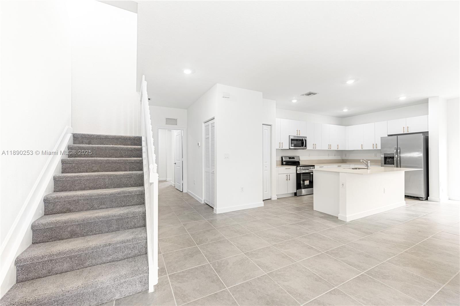 Building Photo - 2232 SE 30th St