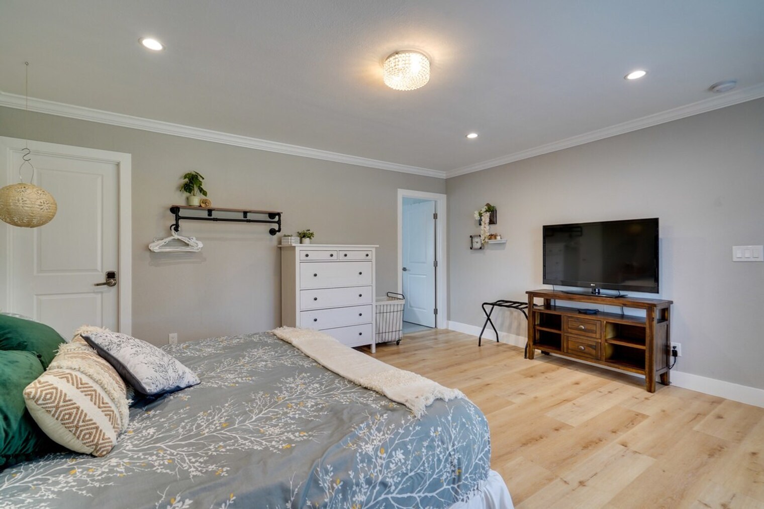 Building Photo - 893 Olivina Ave