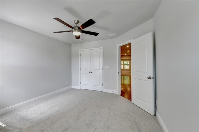 Building Photo - 204 Holsten Ln
