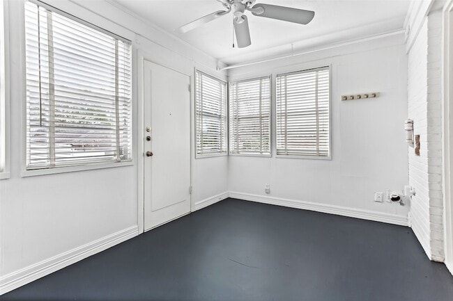 Building Photo - 1510 S Montreal Ave