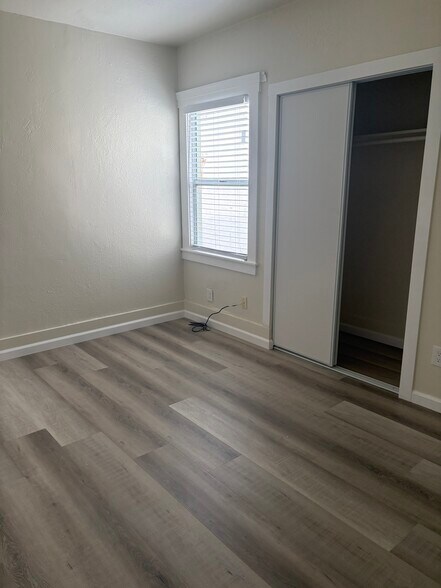 Building Photo - 242 16th St