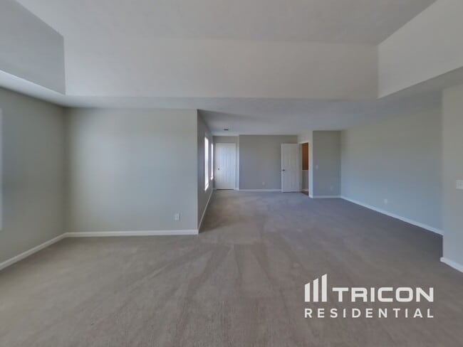 Building Photo - 2556 Tolliver Dr