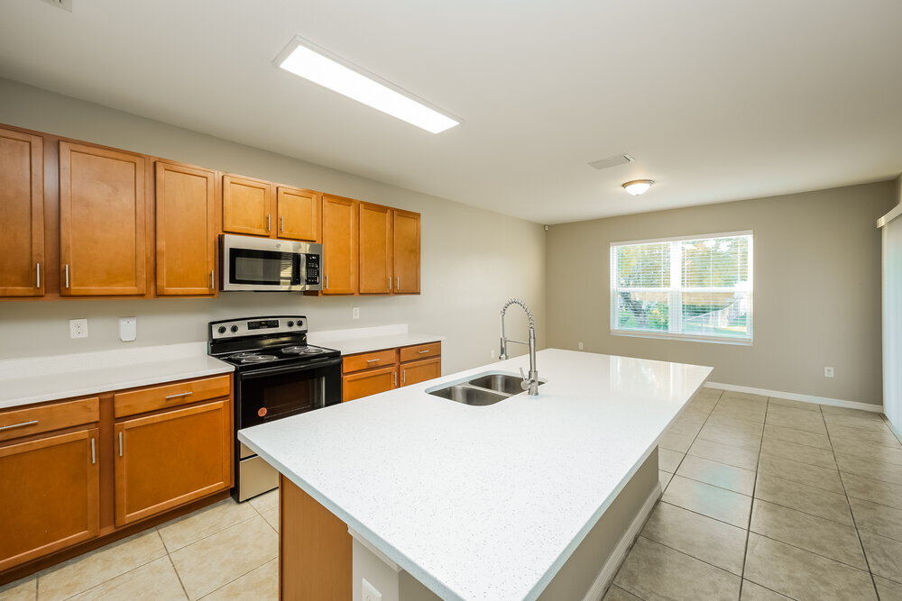 Building Photo - 2564 Surfside Blvd