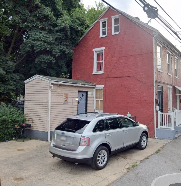 Primary Photo - 218 E Gas Ave