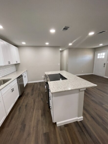 Building Photo - 1632 Best Blvd