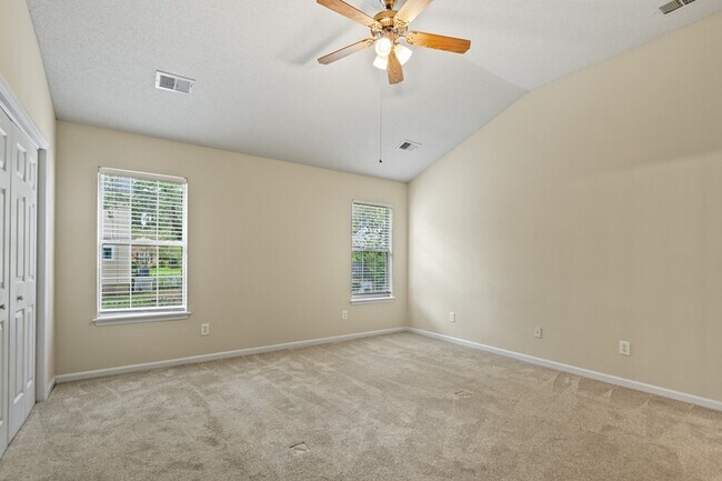 Building Photo - 115 Revolution Dr