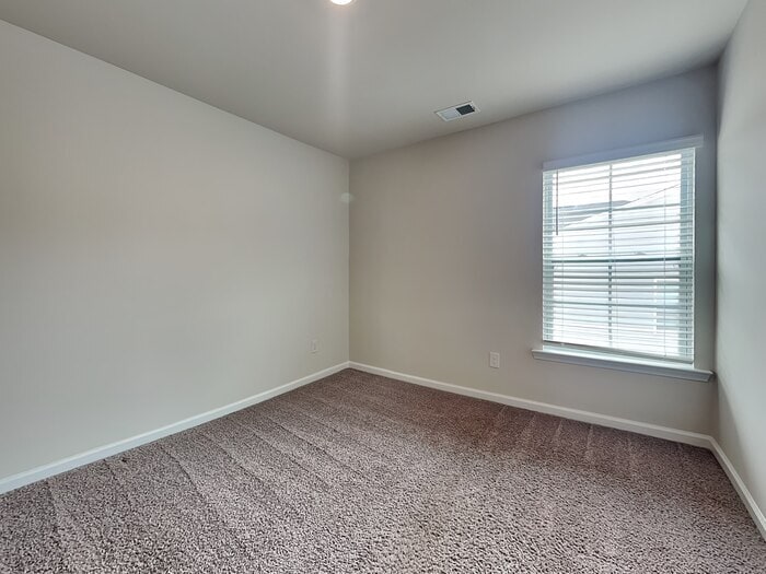 Building Photo - 331 Crooked Pne Ct