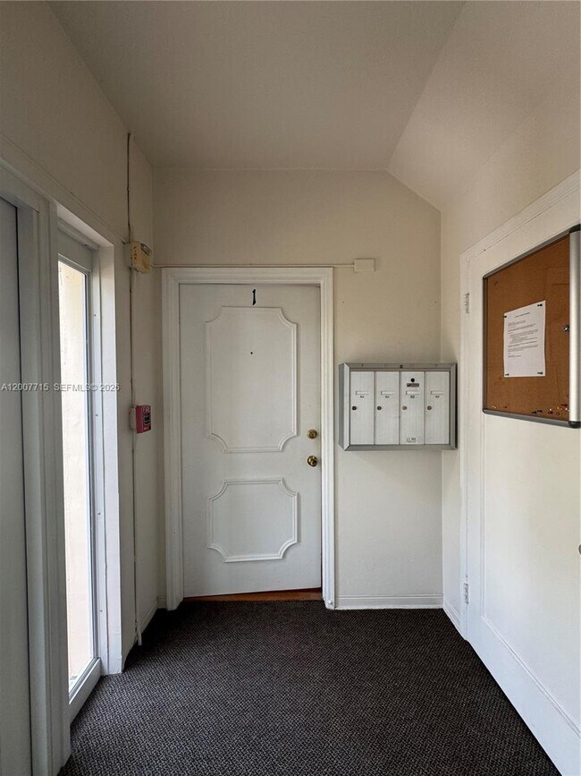 Building Photo - 725 NE 91st St