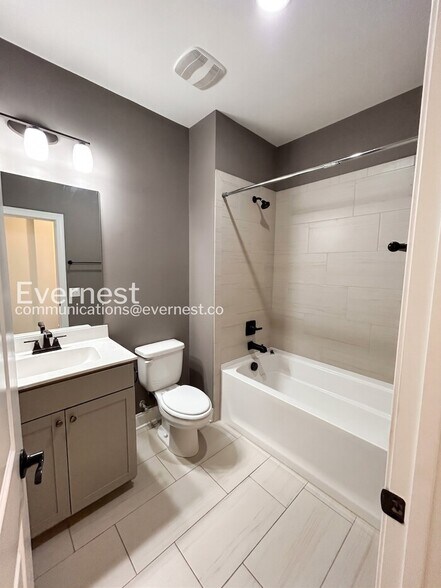Building Photo - 252 Tanglewood Ln