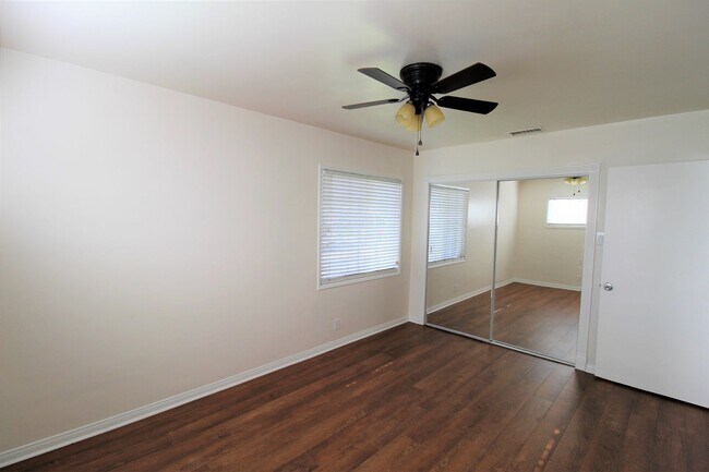 Building Photo - Quaint Midtown Ventura Home