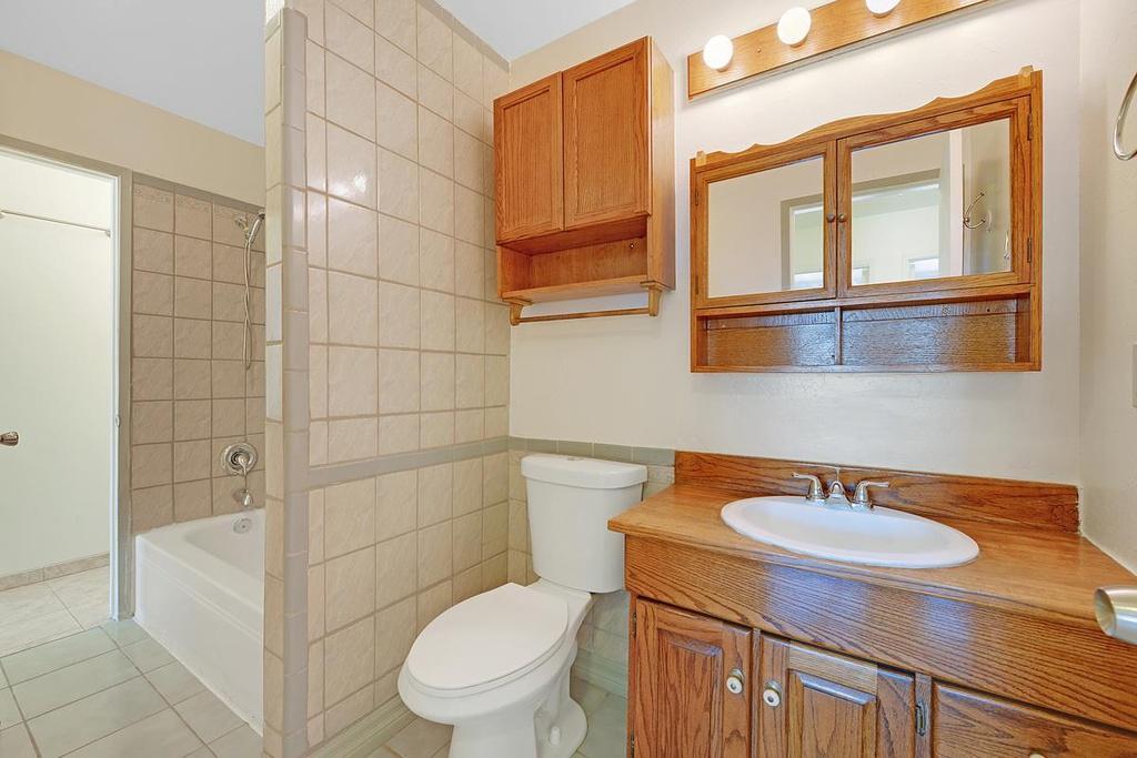 Building Photo - 1285 Boa Vista Dr