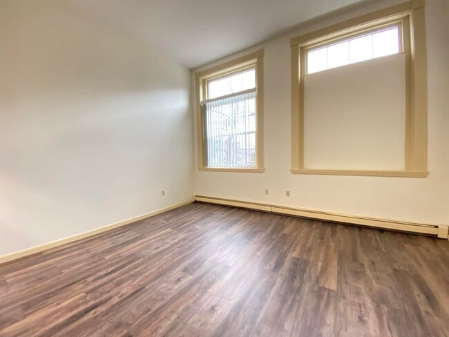 Building Photo - 521 Pine St